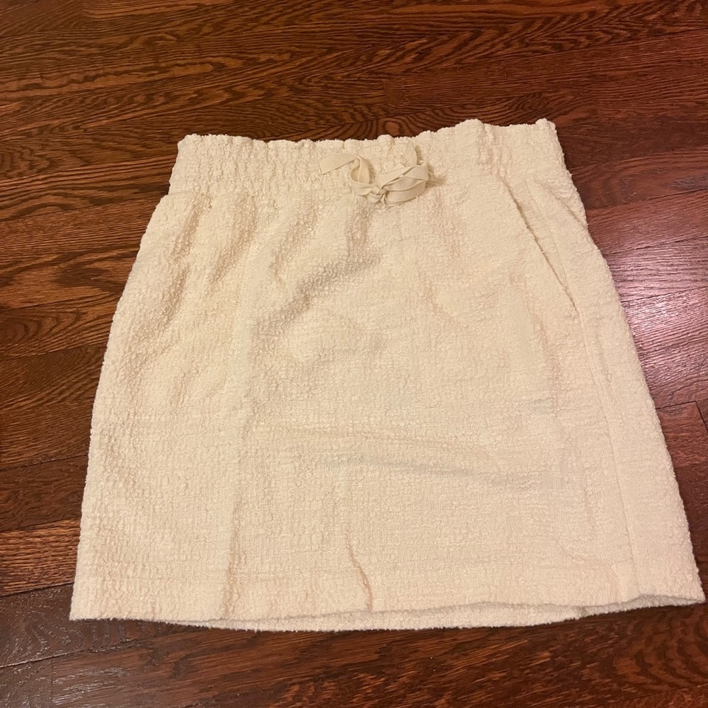 Loft white texture skirt, can be dressed up or dressed down